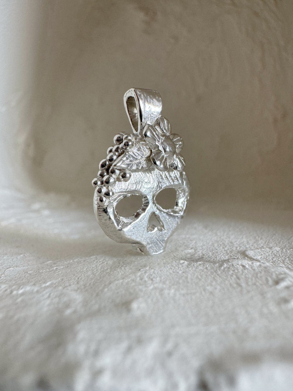 Image of Floral Memento Mori Amulet