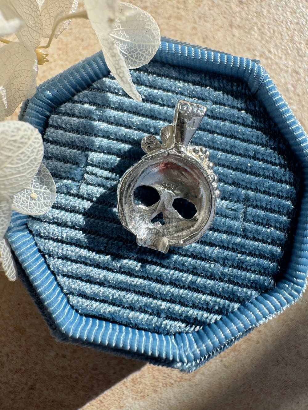 Image of Floral Memento Mori Amulet
