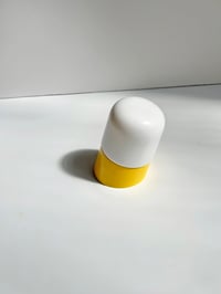 Image 3 of //RESERVADO//  PEQUEÑO  APLIQUE AMARILLO VINTAGE, AÑOS 60