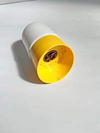 Image 4 of //RESERVADO//  PEQUEÑO  APLIQUE AMARILLO VINTAGE, AÑOS 60