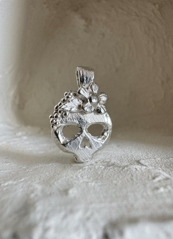 Image of Floral Memento Mori Amulet