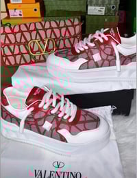 Image 1 of Valentino. Set