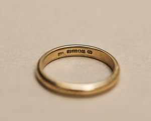 Image of 18ct gold 3mm plain court ring