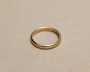 Image of 18ct gold 3mm plain court ring
