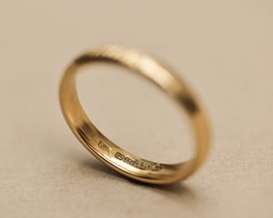 Image of 18ct gold 3mm plain court ring
