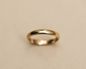 Image of 18ct gold 3mm plain court ring