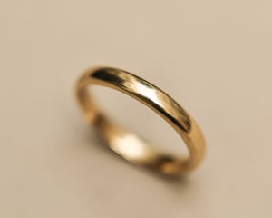 Image of 18ct gold 3mm plain court ring