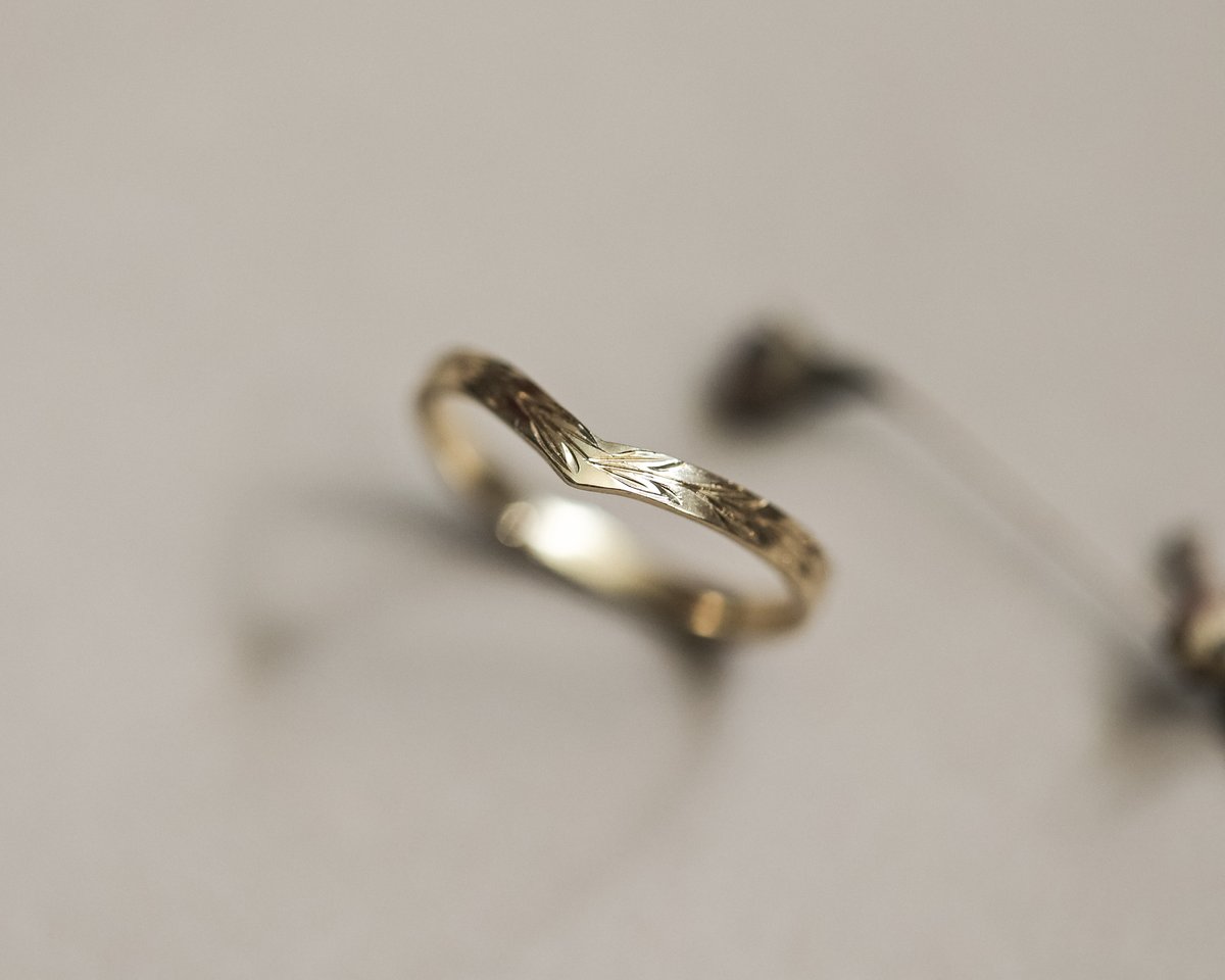 Image of 18ct Yellow gold 2mm flat court ‘Olive leaf’ engraved Wishbone ring