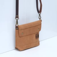 Image 2 of Solo Messenger in light brown