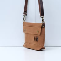 Image 4 of Solo Messenger in light brown