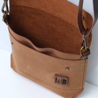 Image 5 of Solo Messenger in light brown