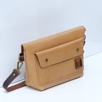 Image 2 of Commuter Small in vintage butter