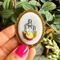 Broche doigt d'honneur #9