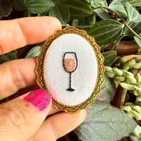 Broche rosé