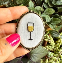 Broche vin blanc