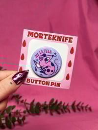 Button pin “Me la pela”