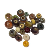 Image 1 of 25PC. DONUT/ROUND CKS-07 Mixed size and color lamp work bead lot//Kiln firedlamp work beads