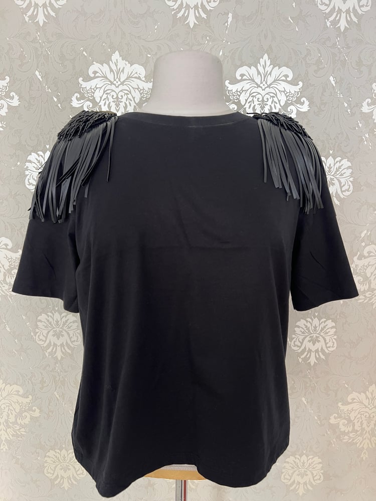 Image of T-Shirt preta ombreiras 