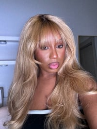 BLONDE WIG w/ FRINGE BANG