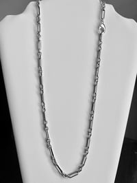 Image 1 of Oblong & oval link chain