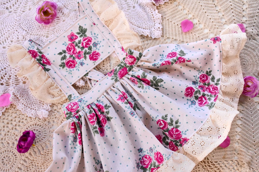 Image of Vintage Floral Pinnie no. 003 