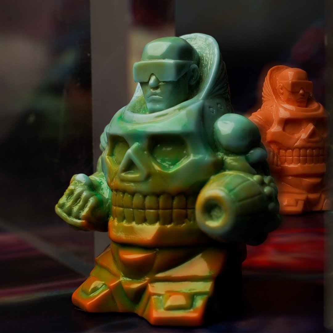 Image of WHO GOES THERE? VERSUS TRAY (12 UNITS)