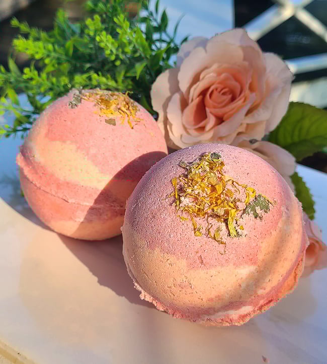 Honeysuckle Peach Botanical Bath Bomb 7oz