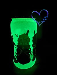 Image 8 of 16oz Evil Leading Ladies Glow in the Dark Glass Can 