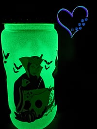 Image 10 of 16oz Evil Leading Ladies Glow in the Dark Glass Can 