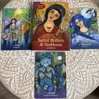 Image 4 of Sacred Mothers & Goddesses Oracle by Claudia Olivos (Pre-loved)