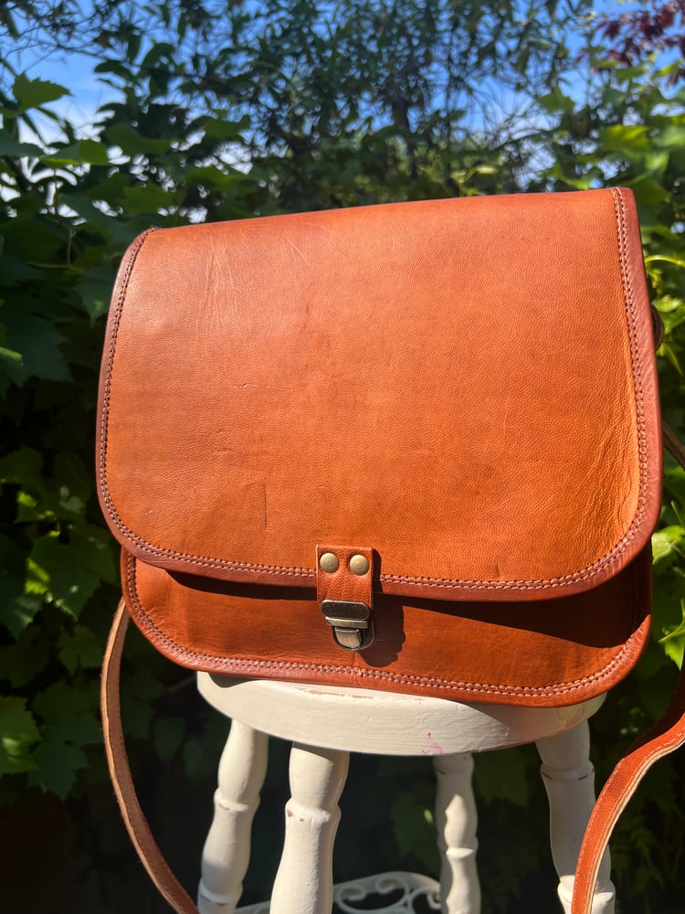Image of Handmade Leather Saddle Bag, Plain Front - Medium