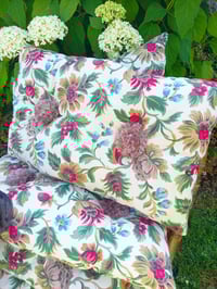 Image 7 of Coussin vintage à fleurs 