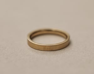 Image of 18ct yellow gold 3mm matte finish flat court ring