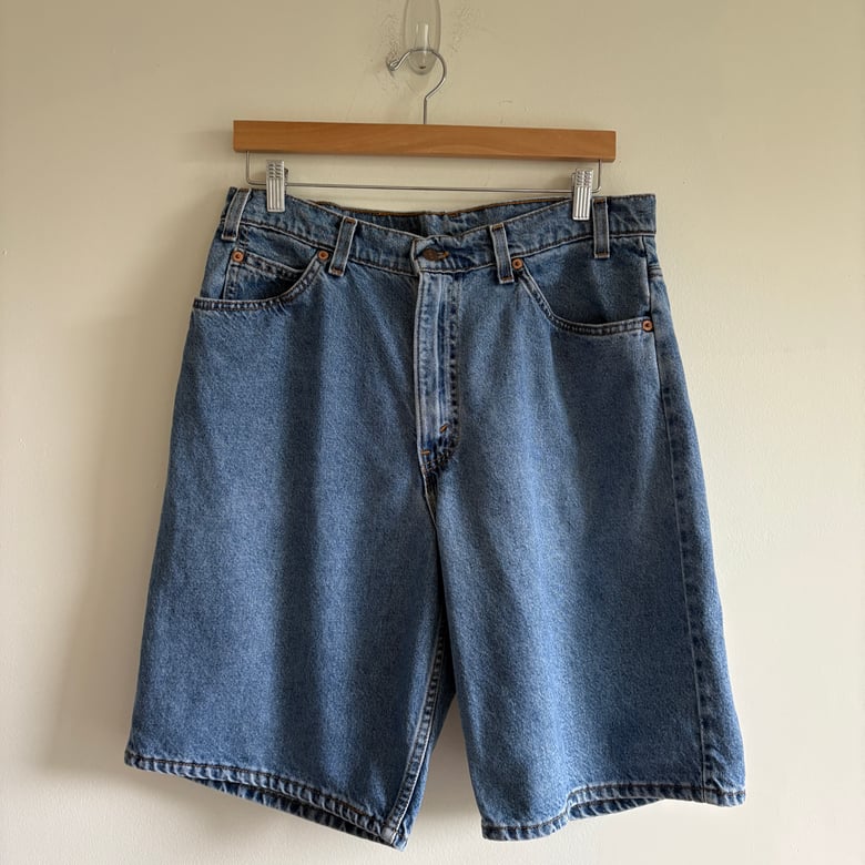 Image of Levi's 560 Loose Fit Made in USA Short (Medium Wash 33)