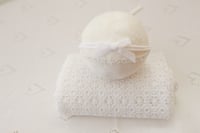 Image 2 of White Daisy Lace backdrop Set