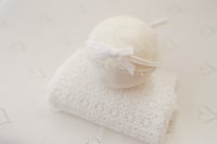 Image 1 of White Daisy Lace backdrop Set
