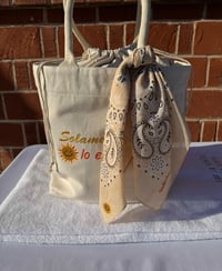 Image 4 of Solamente lo Esencial Embroidered Drawstring Tote Bag – Canvas Market Bag
