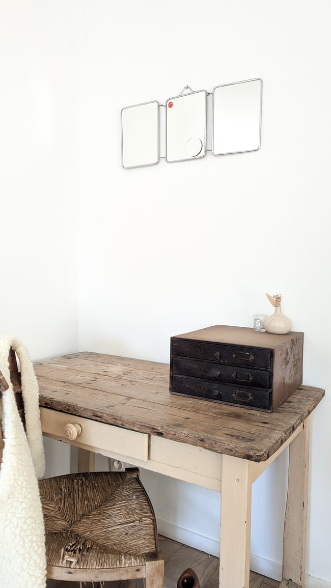 Petit meuble de mercerie . 