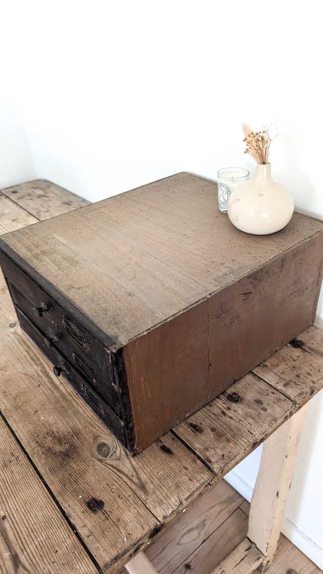 Petit meuble de mercerie . 