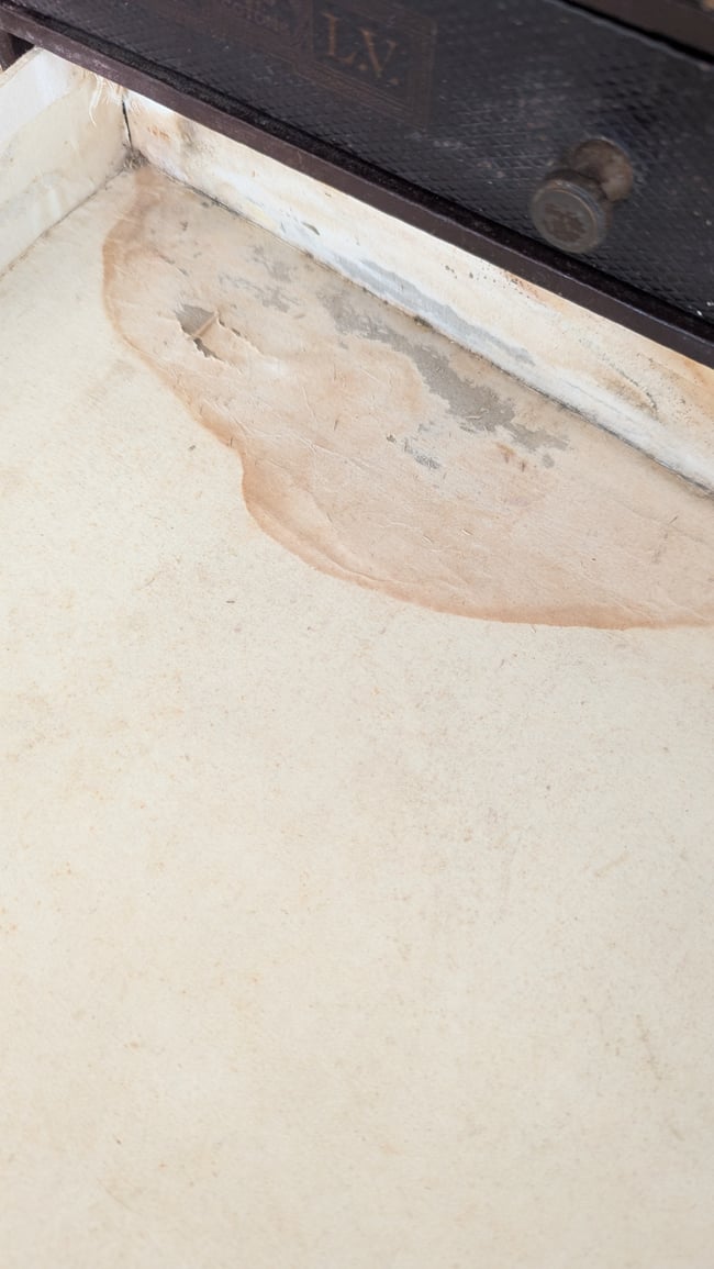 Petit meuble de mercerie . 