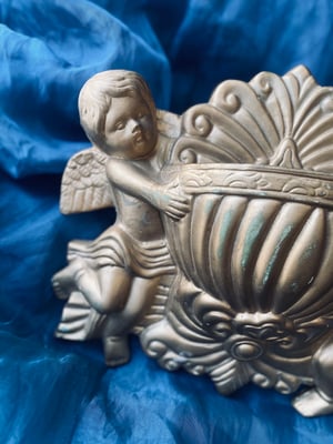 Image of Jardinière murale vintage à décors d'angelots