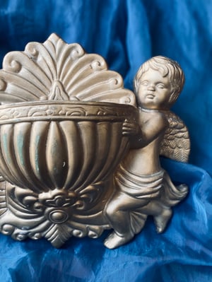 Image of Jardinière murale vintage à décors d'angelots