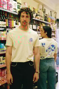 Image 3 of T-shirt | "Bom Filho a Casa Entorna"