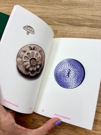 Image 4 of BOTTONI  di Gabriella Giandelli - marinonibooks