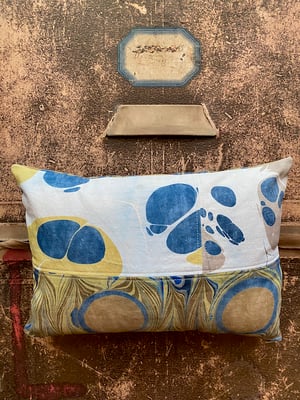 Image of hand marbled cushion - no. 21