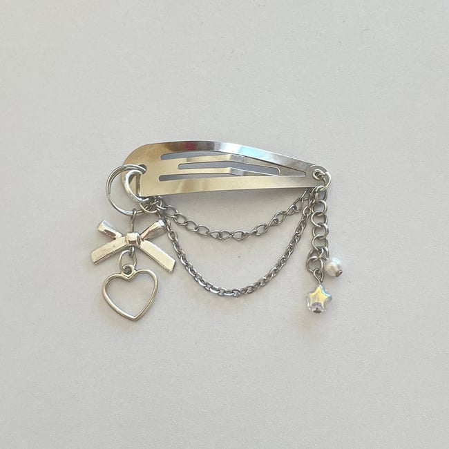 star heart cybercore chained hair clips