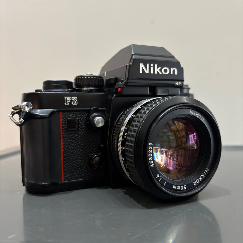 Image of Nikon F3HP + 50mm f/1.4 lens (1006189/2003777)