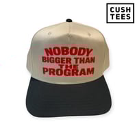 Nobody bigger than the program (Snapback) Off white/red