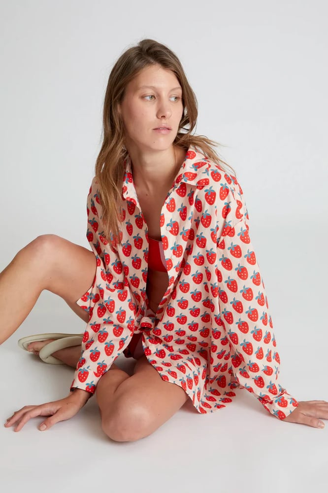 Image of Camisa oversize estampado Strawberry Beach