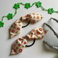 Ditsy Daisy Skulls Hair Tie